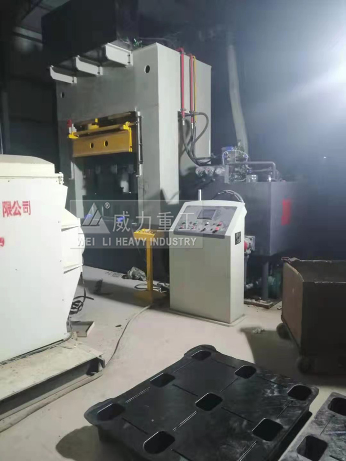 1000吨热压塑料托盘液压机一次成型